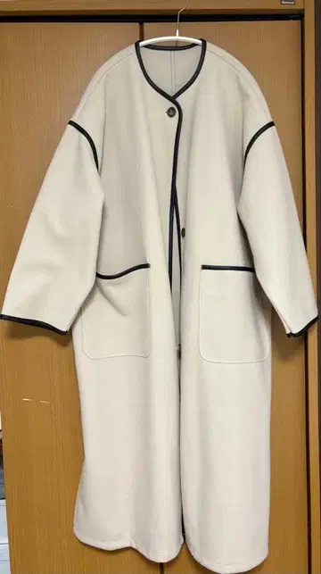 아이보리 롱 코트