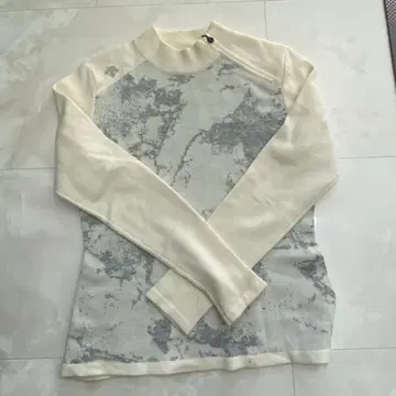 데상트 골프 화이트 그레이 마블 무늬 스웨터
