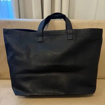 [ 미사용 새상품 ] 마가렛호웰 토트백 가죽 블랙 로고 엠보