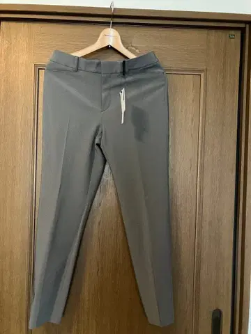 미사용 새상품! 인디비 안감 부착 그레이 슬랙스 M 사이즈