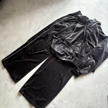 지유 벨로아 셋업 2회 착용