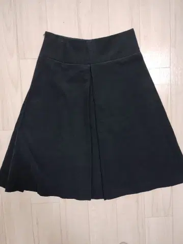 마가렛호웰 코듀로이 턱 롱 스커트 블랙