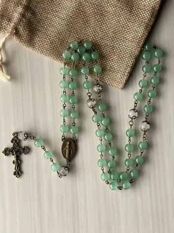 민트 그린 로사리오 십자가 포함