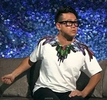 깃털 디자인 크루넥 T셔츠