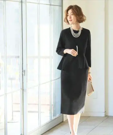 컨디션 최상 RUIRUE BOUTIQUE 프론트 펄 페플럼 니트 앙상블