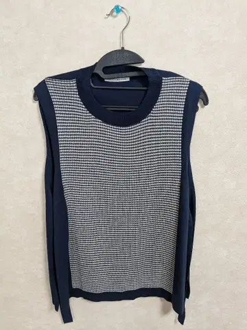 CROCODILE CODE 슬리브리스 상의 네이비