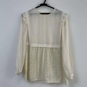 아이보리 레이스 디테일 긴팔 블라우스 쉽스