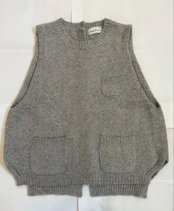 그레이 울 베스트 포켓 부착