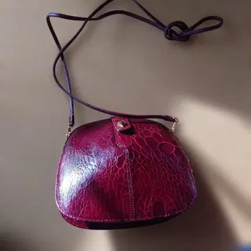 크로커다일 가죽 숄더백