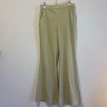 라이트 그린 플레어 팬츠 사이드 포켓 포함