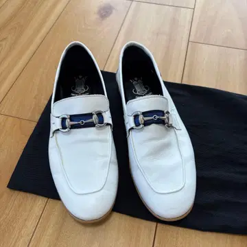 화이트 가죽 로퍼 스페인산