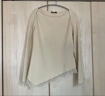 ZARA 베이지 비대칭 긴팔 상의