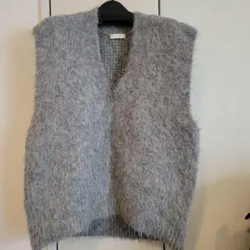 새상품급 [ MACPHEE ] 플러피 알파카 V넥 베스트