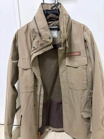 홀덴 후드 부착 베이지 자켓