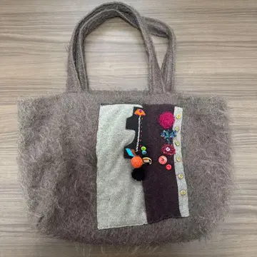 자수 장식 브라운 토트백