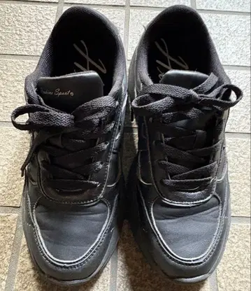 Hawkins 블랙 스니커즈