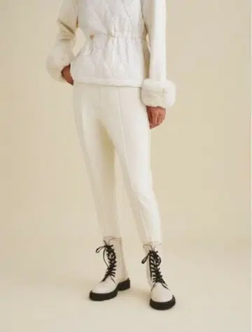 그레이스 콘티넨탈 화이트 센터 절개 고리 레깅스 팬츠 그레이스 클래스