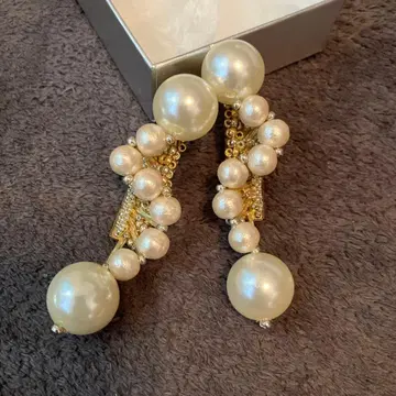 펄 화이트 비쥬 모티브 귀찌