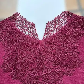 Remite 자수 레이스 옷깃, 마젠타색 긴팔 니트 풀오버