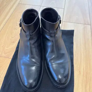 블랙 가죽 숏부츠 버클 포함