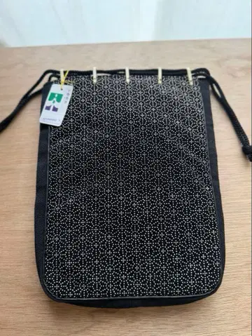 [미사용 새상품] 기모노 가방 신겐부쿠로 블랙과 화이트 도트 무늬