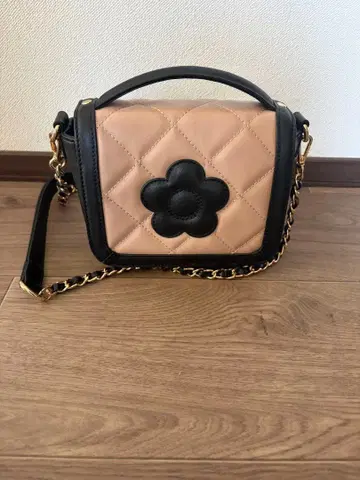 마리콴트 퀼팅 미니 숄더백