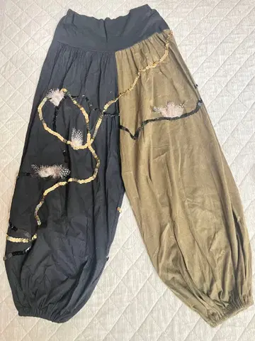 비즈 장식 사루엘 팬츠 블랙과 올리브