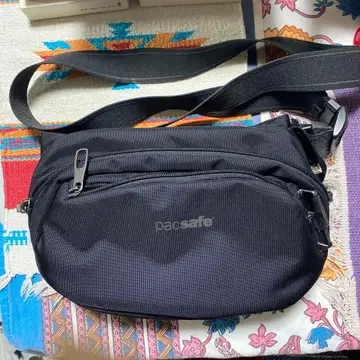 pacsafe 바디백 블랙