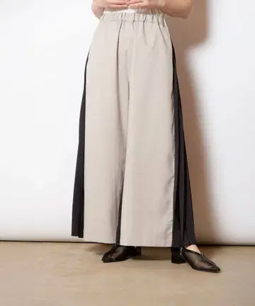 오즈모시스 플리츠 절개 팬츠