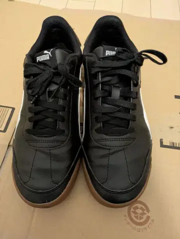 PUMA 클래식 스타일 스니커즈 블랙/화이트