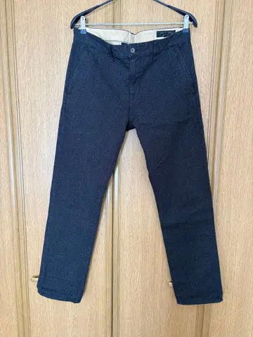 rag & bone 다크 네이비 치노 팬츠 백 포켓 부착