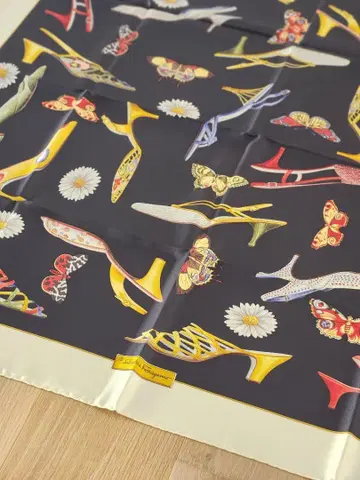 페라가모 실크 스카프