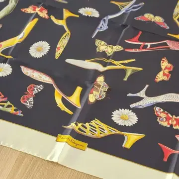 페라가모 실크 스카프