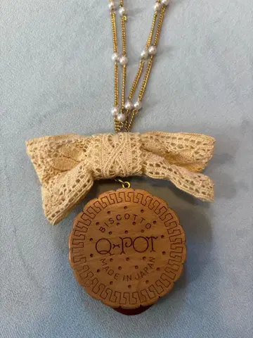 Q-pot. 리본 비스킷 목걸이