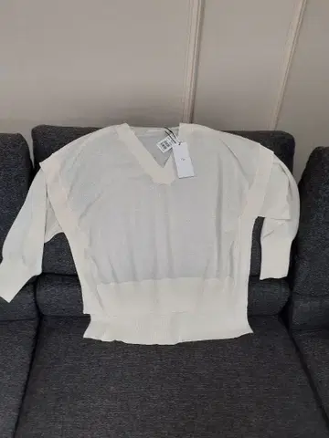 vin 아이보리 V넥 니트 긴팔