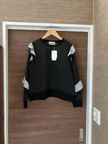 RADIATE 프릴 맨투맨 38