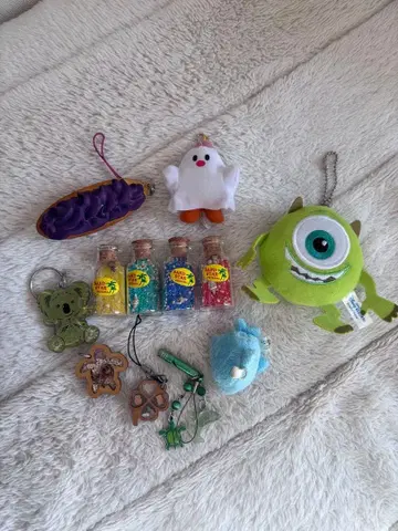 캐릭터 굿즈 & 문구 세트 (마이크 와조스키 등)