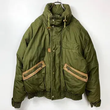 올리브 그린 다운 자켓 페이즐리 무늬