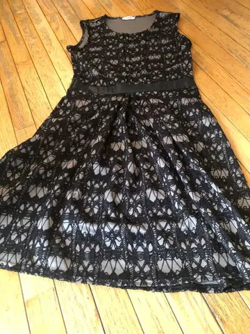 EGERIE PARIS 블랙 레이스 슬리브리스 원피스