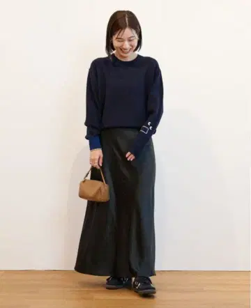 UNIQLO x 아냐 힌드마치 프리미엄 라무 크루넥 스웨터