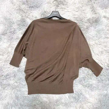 INED 이네드 9호 돌먼 니트 변형 브라운 출퇴근 레이온 혼방 보트넥