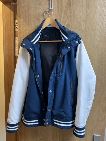 BEAMS HEART 후드 부착 자켓 네이비/화이트