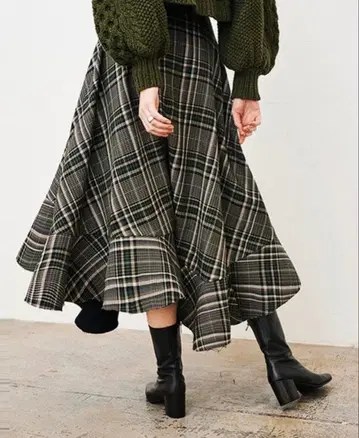 CLANE 비대칭 헴 체크 스커트 클라네