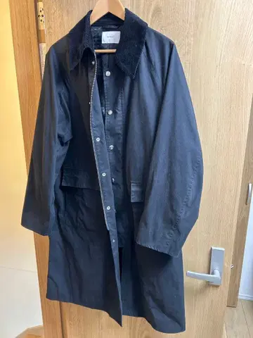 블랙 코듀로이 옷깃 코트