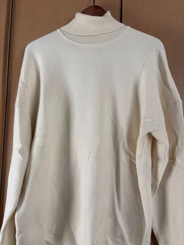 ZARA 터틀넥 니트 L 사이즈