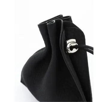 itti 블랙 가죽 파우치 복조리 블랙