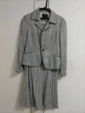 그레이 트위드풍 자켓과 원피스 세트