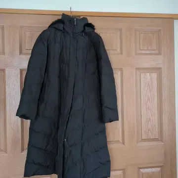 블랙 후드 부착 롱 코트