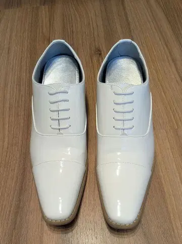 화이트 레이스업 슈즈 25.5cm