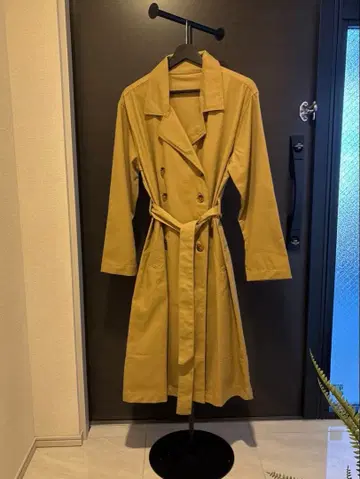 M 사이즈 베이지 더블 브레스트 트렌치코트